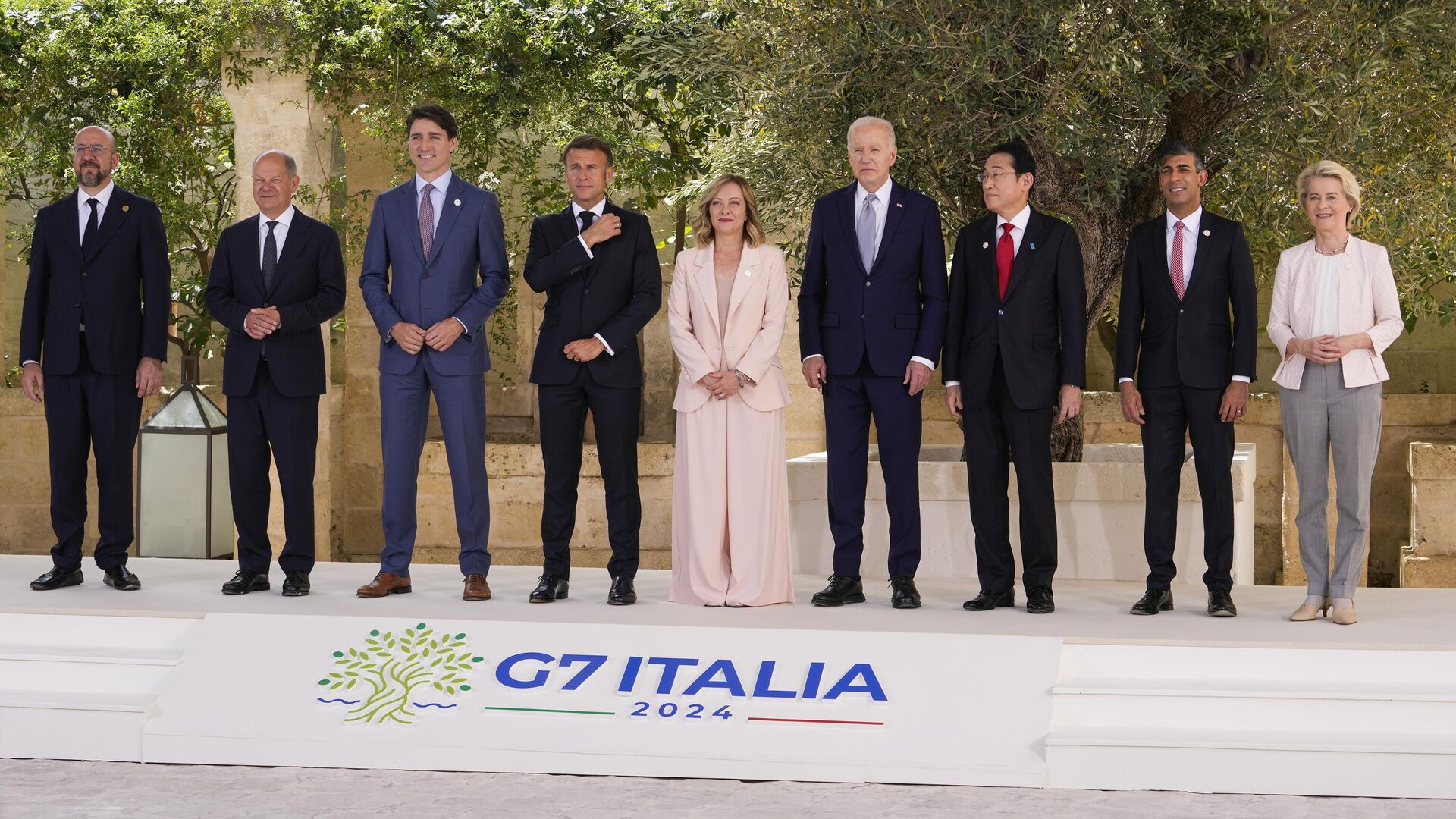 Групповое фото во время саммита G7 в Борго-Эгнация, Италия. 13 июля 2024 - РИА Новости, 1920, 13.06.2024