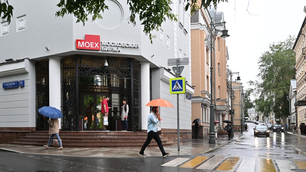 © РИА Новости / Павел БедняковПерейти в медиабанк<br>Здание Московской биржи. Архивное фото