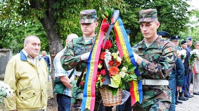 Церемония чествования румынских героев в городе Фалешты