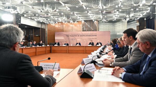 Президент РФ Владимир Путин проводит заседание Совета по науке и образованию в Объединенном институте ядерных исследований в Дубне