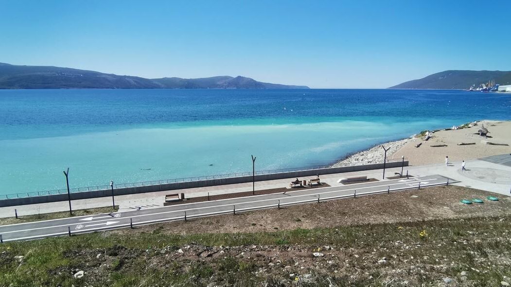 Вода окрасилась в молочный цвет в Охотском море в бухте Нагаева в Магадане  - РИА Новости, 1920, 14.06.2024