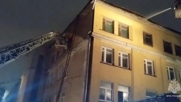 Пожар в неэксплуатируемом здании на севере Москвы