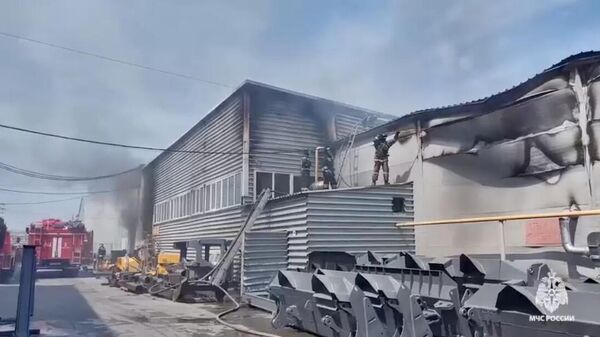 Ликвидация пожара на одном из частных производственных объектов в Челябинске. 14 июня 2024