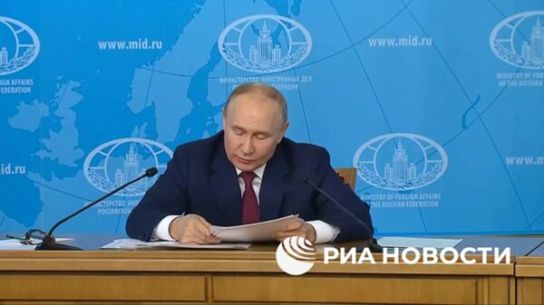 Путин о посредничестве зарубежного лидера в марте 2022 года и сухопутном коридоре в Крым