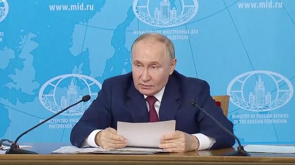 Владимир Путин на встрече с руководством МИД