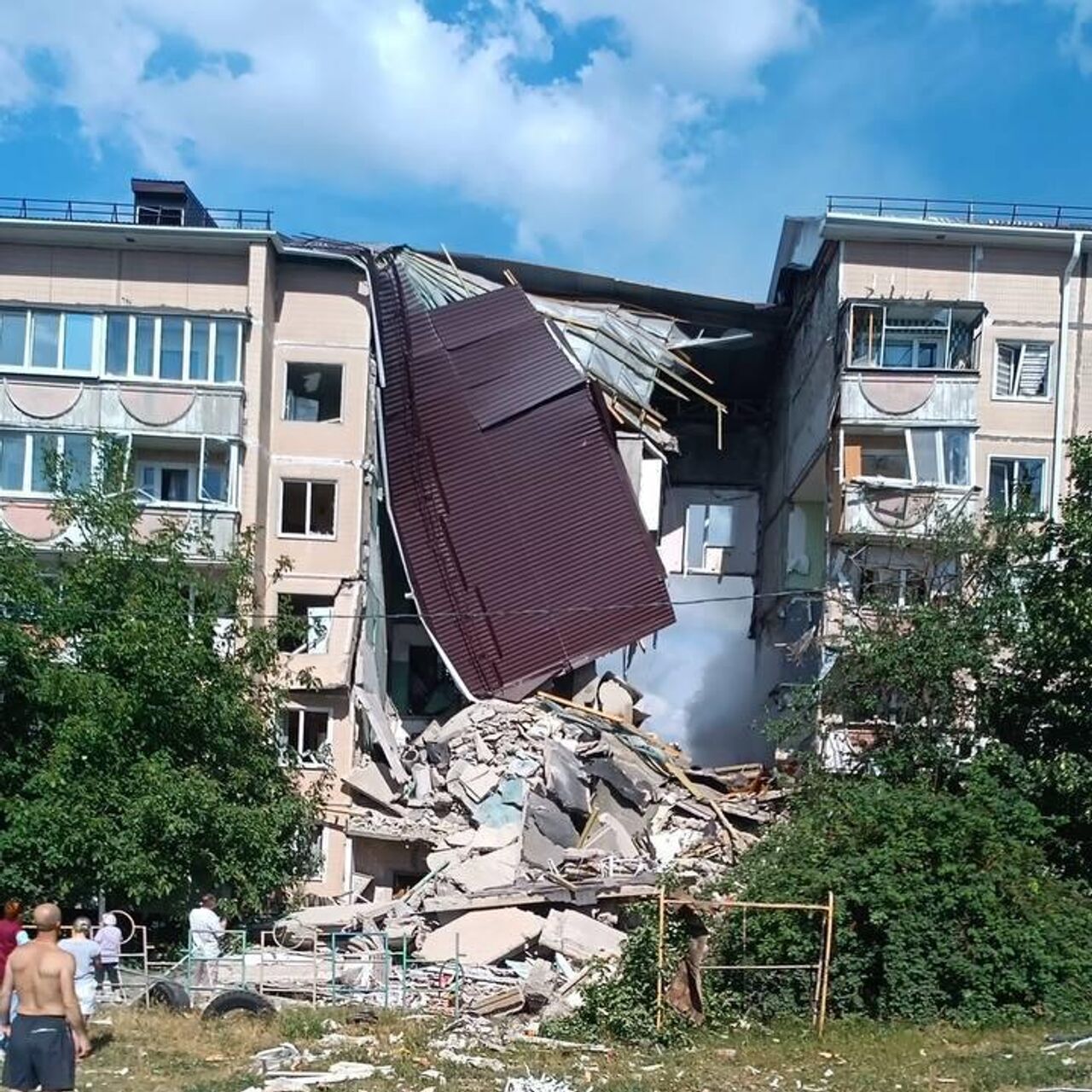 В Шебекине начали сносить дом, в котором при атаке ВСУ обрушился подъезд -  Радио Sputnik, 29.06.2024