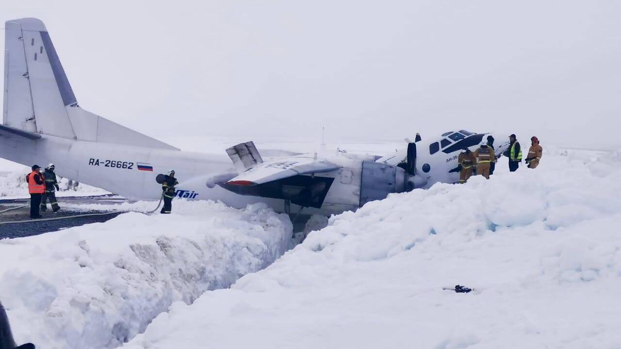 Два члена экипажа и пассажир пострадали при посадке Ан-26 на Ямале - РИА  Новости, 14.06.2024