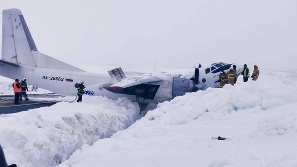Место происшествия, где самолет Ан-26 совершил жесткую посадку в двух километрах от аэродрома Утренний на Ямале. 14 июня 2024 года