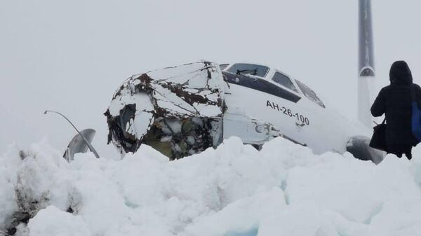 Место происшествия, где самолет Ан-26 совершил жесткую посадку в двух километрах от аэродрома Утренний на Ямале