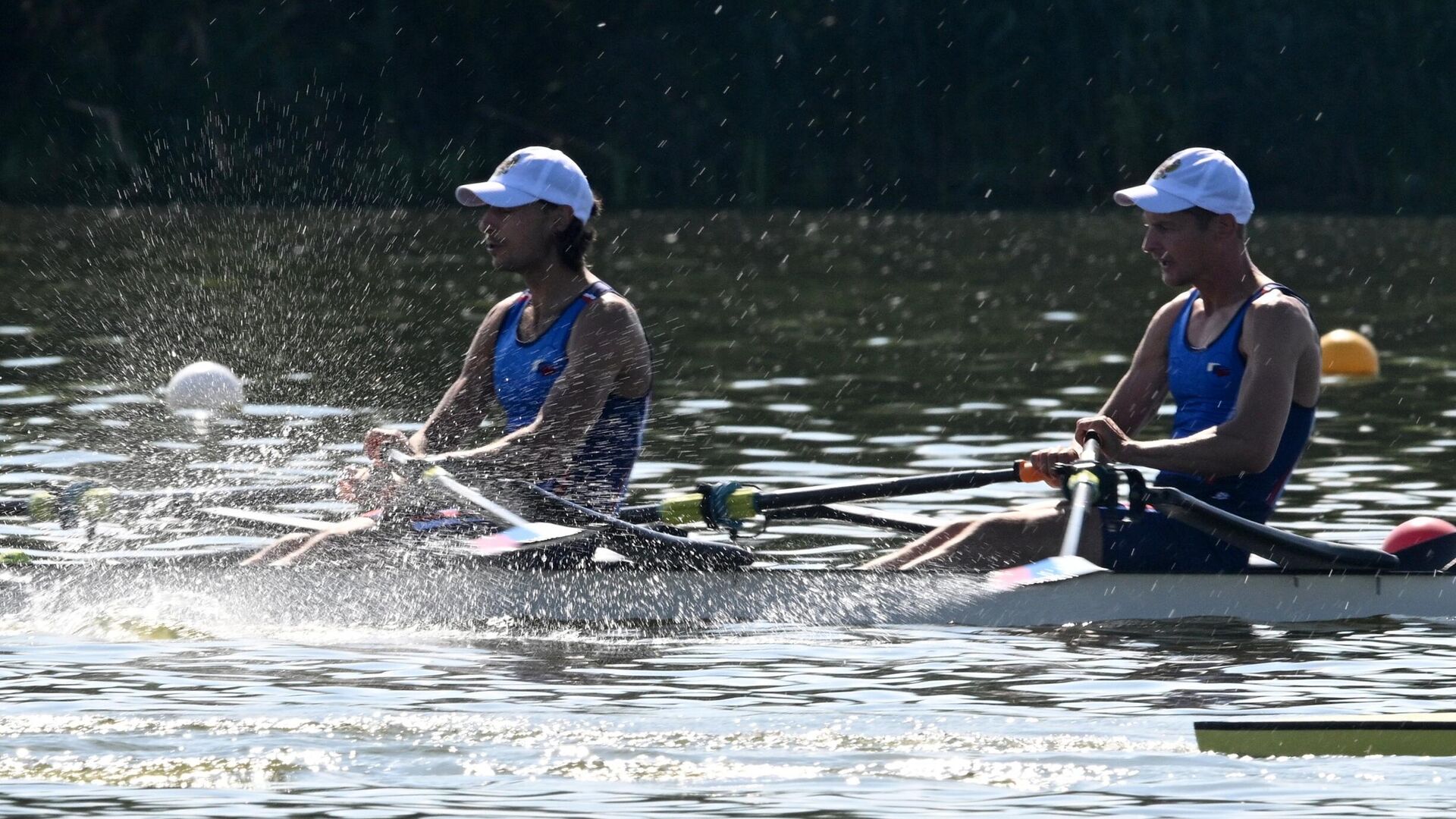 Спортсмены сборной России в финальном заезде мужских парных двоек на соревнованиях по гребному спорту на Играх БРИКС в Казани - РИА Новости, 1920, 15.06.2024