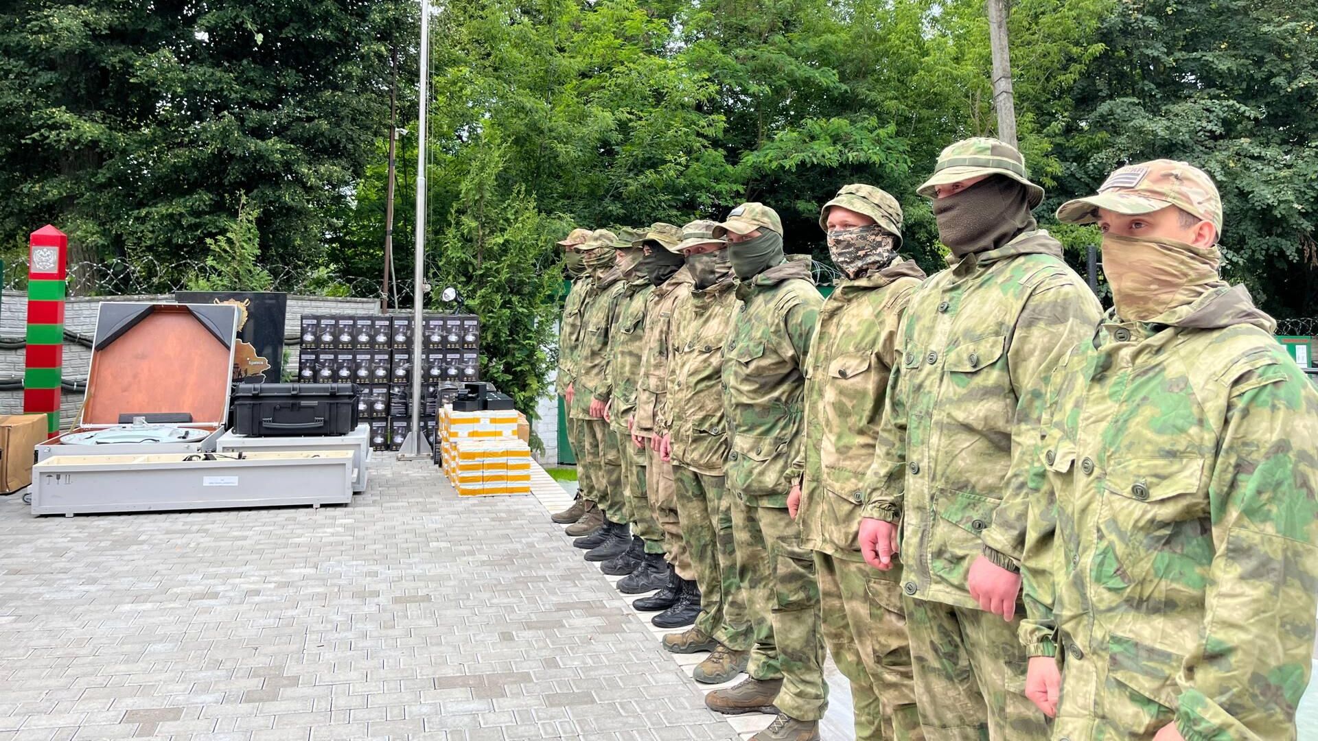 Брянская область передала пограничникам и бойцам СВО оборудование для боевых задач - РИА Новости, 1920, 17.06.2024