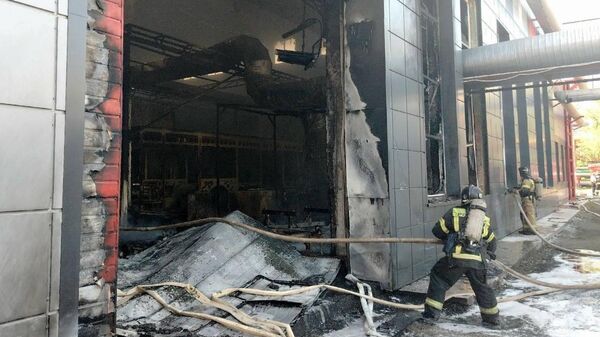 Место пожара в цеху по производству троллейбусов в Челябинске