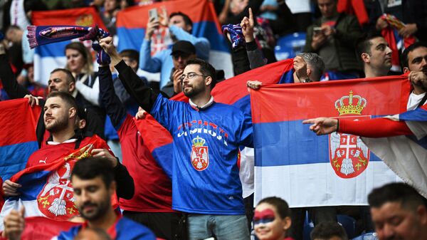 Сербские болельщики скандировали имя Путина перед матчем чемпионата Европы
