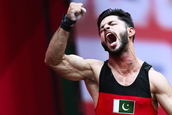 Султан Хаидер (Пакистан) в соревнованиях по тяжелой атлетике в весовой категории до 61 кг на Играх БРИКС в Казани