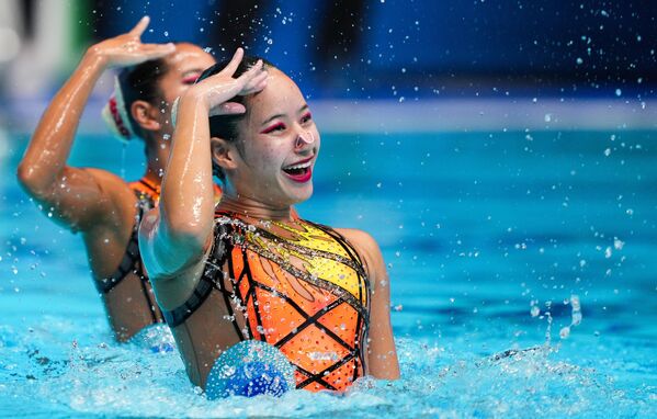 C. Сонпан и П. Понгсуван (Таиланд) выступают с технической программой на соревнованиях дуэтов по синхронному плаванию на Играх БРИКС в Казани