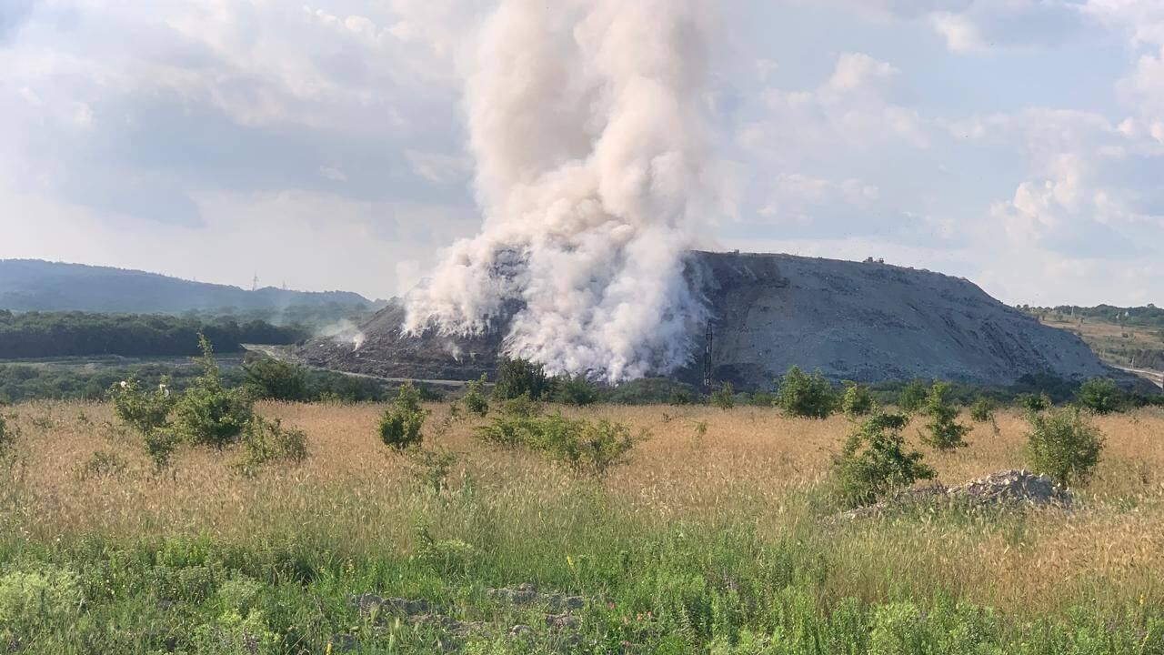 Место пожара на мусорном полигоне в Новороссийске - РИА Новости, 1920, 17.06.2024