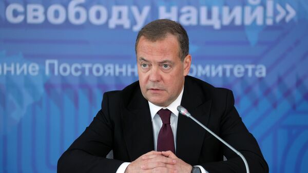 Медведев проводит заседание круглого стола с представителями стран АСЕАН