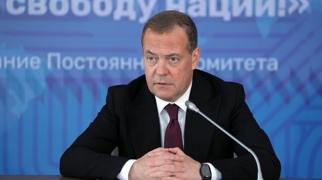 Медведев объяснил, на каких условиях НАТО приняла бы Россию после 1991 года