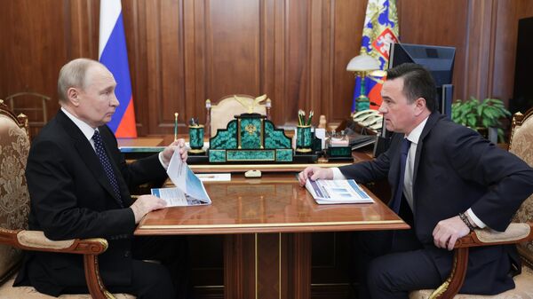 Президент РФ Владимир Путин и губернатор Московской области Андрей Воробьев во время встречи