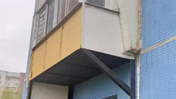 Незаконный балкон в районе Крюково в Зеленограде