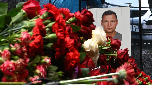Погибшего в ДНР телеоператора НТВ Кожина похоронили с воинскими почестями