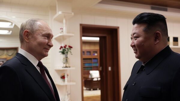 Президент России Владимир Путин и председатель государственных дел Корейской Народно-Демократической Республики Ким Чен Ын