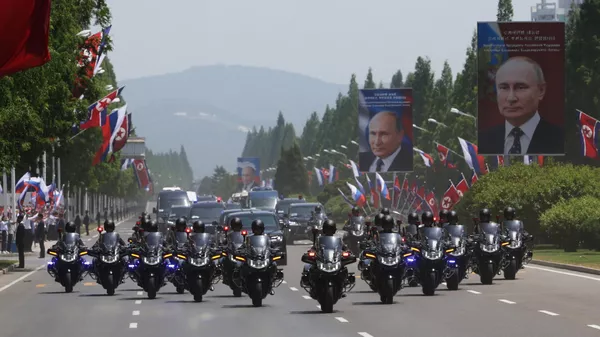 Кортеж президента РФ Владимира Путина в Пхеньяне Кортеж президента РФ Владимира Путина в Пхеньяне