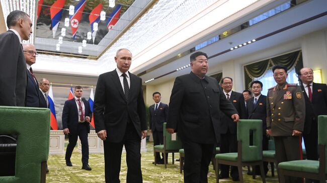 Президент РФ Владимир Путин и председатель государственных дел Корейской Народно-Демократической Республики Ким Чен Ын