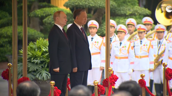 Президент России Владимир Путин во время визита во Вьетнам. Кадр видео