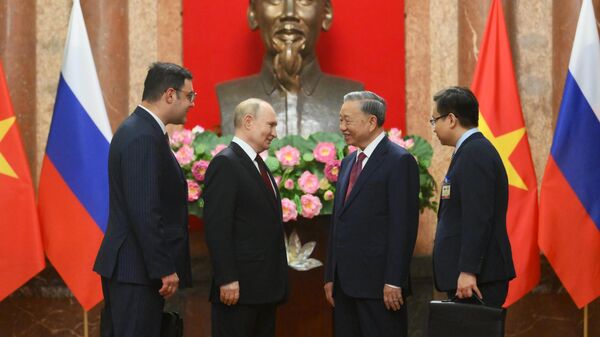 Президент РФ Владимир Путин и президент Социалистической Республики  Вьетнам То Лам в Президентском дворце в Ханое