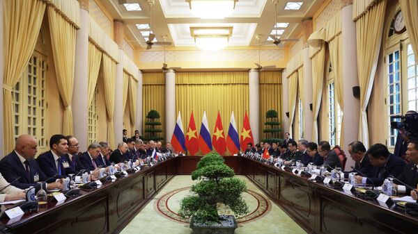 Путин поблагодарил Вьетнам за позицию по острым международным вопросам