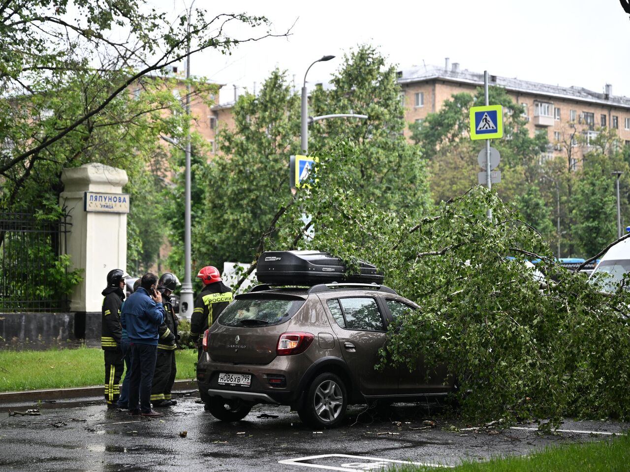 В Москве во время урагана пострадали 35 человек - РИА Новости, 21.06.2024