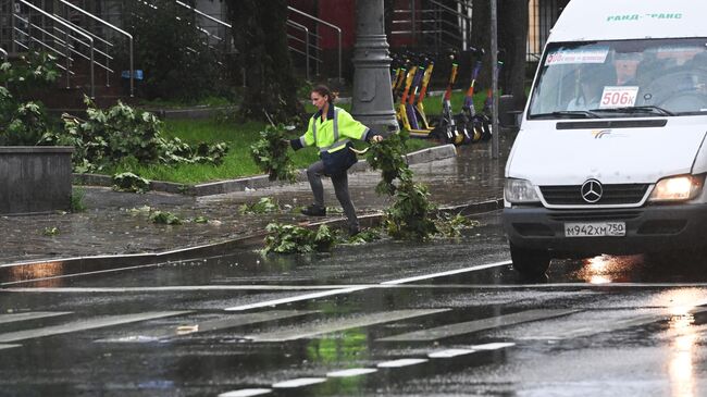 Последствия сильного дождя в Москве