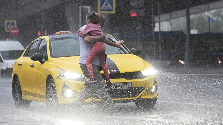 Сильный дождь в Москве