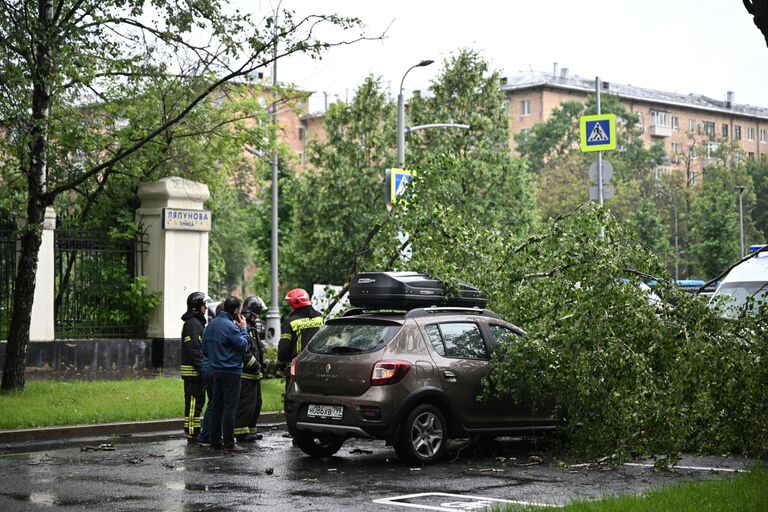 Последствия сильного дождя в Москве