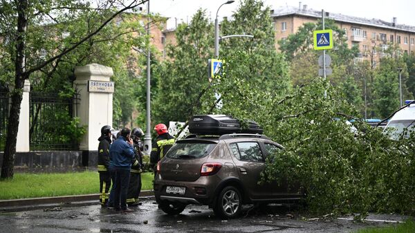 Последствия сильного дождя в Москве