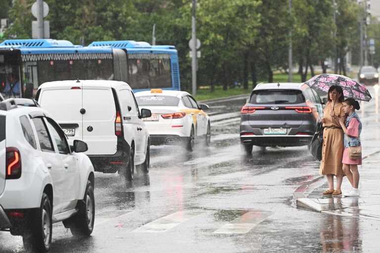 Сильный дождь в Москве