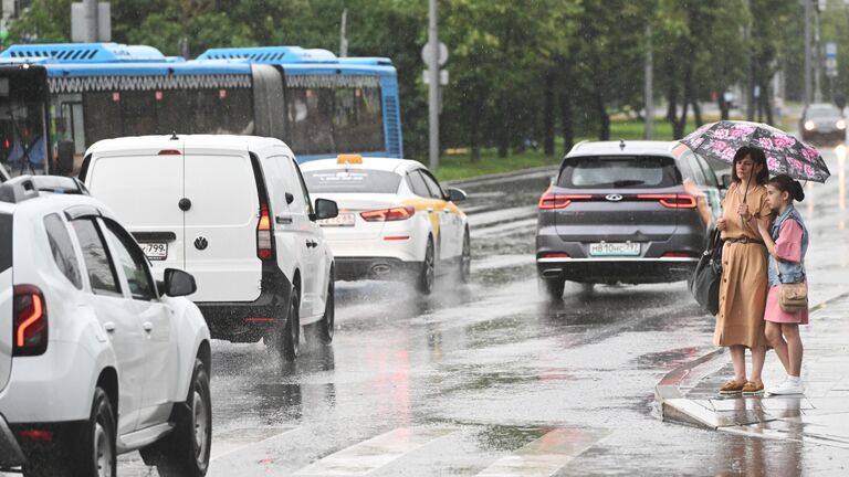 Сильный дождь в Москве