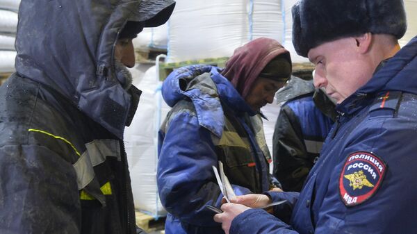 У работников рынка на юго-западе Москвы проверяют документы