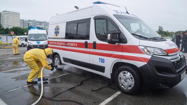 Дезинфекция автомобиля скорой помощи на Украине