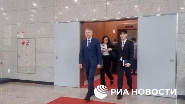 Посол России в Южной Корее Георгий Зиновьев был вызван в МИД страны в связи с подписанным с КНДР договором о всеобъемлющем стратегическом партнерстве