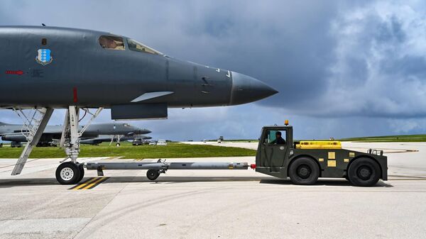 Бомбардировщик B-1B прибыл на остров Гуам