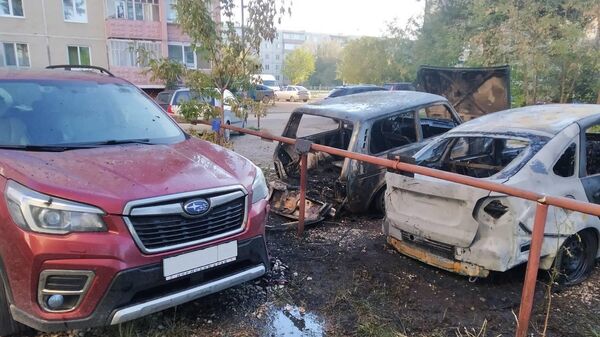 Место происшествия, где пермяк сжег дотла автомобили при попытки слить бензин из чужой машины в Перми