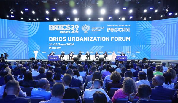 Пленарная сессия Форума БРИКС по урбанизации Формирование устойчивых стратегий развития городской среды на Международной выставке-форуме Россия