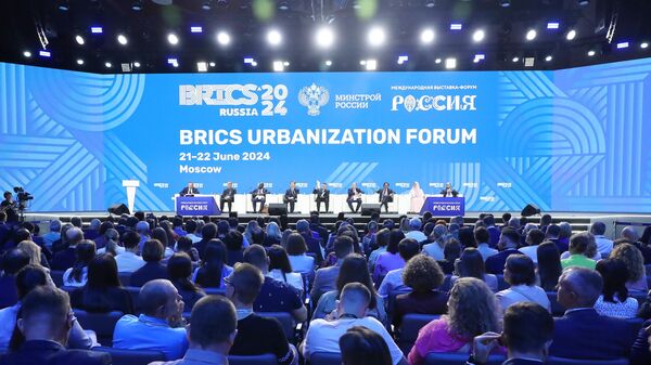 Пленарная сессия Форума БРИКС по урбанизации Формирование устойчивых стратегий развития городской среды на Международной выставке-форуме Россия