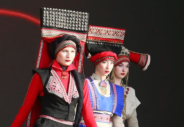 Коллекция Масторланга во время мордовского национально-фольклорного праздника Шумбрат на Международной выставке-форуме Россия