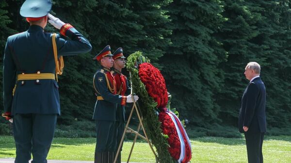 Путин на церемонии возложения венка к могиле Неизвестного солдата