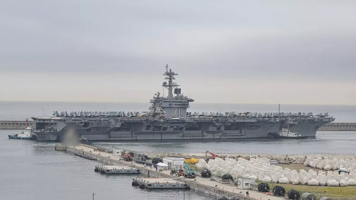 Атомный авианосец USS Theodore Roosevelt во время прибытия в южнокорейский порт Пусан. 22 июня 2024 года - РИА Новости, 1920, 22.06.2024