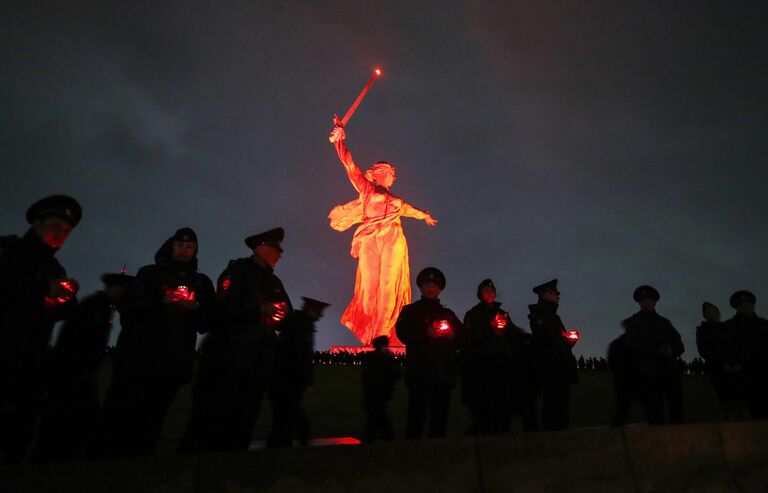 Патриотическая акция Завтра была война на Мамаевом кургане в Волгограде, посвящённая 83-й годовщине начала Великой Отечественной войны