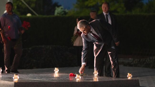 Президент Приднестровской Молдавской Республики Вадим Красносельский во время акции Свеча памяти у историко-мемориального комплекса Мемориал Славы в Тирасполе, посвящённой 83-й годовщине начала Великой Отечественной войны. 22 июня 2024